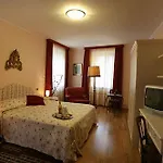 Castelbourg 3* Neive