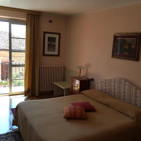 Castelbourg Отель