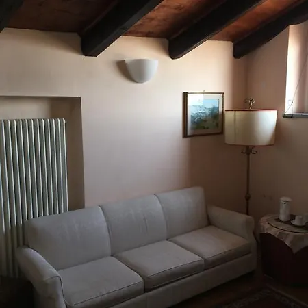 Castelbourg Neive