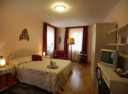 Castelbourg 3* Neive